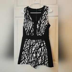 Adelyn Rae Wilbur Textured Romper/Size Small